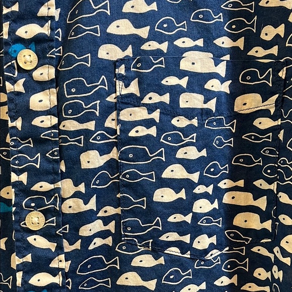 H&M Navy Blue and White Casual Button Down Shirt with Fish Pattern - Size Medium - Picture 7 of 15